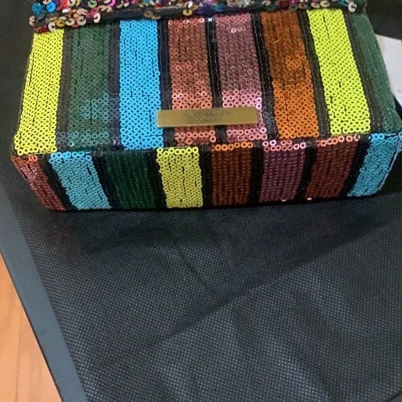 Kurt Geiger London Mini Kensington Sequin Crossbody Bag
KURT GEIGER LONDON - Picture 8 of 15